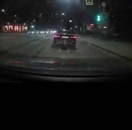 "Солнышко, я перезвоню": водитель со стальными нервами заснял эпичную аварию в Петербурге