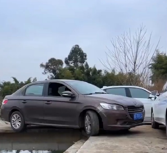 Как он смог там проехать