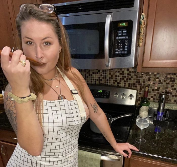 Дамы старшего возраста без одежды