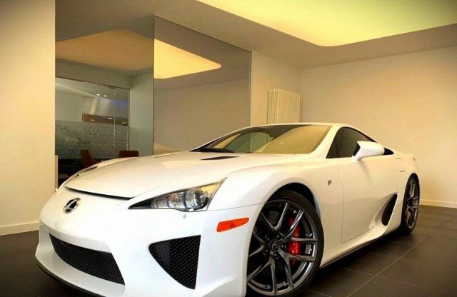 Дилер из Владивостока выставил на продажу Lexus LFA 2012 года и ценой 102 млн. рублей