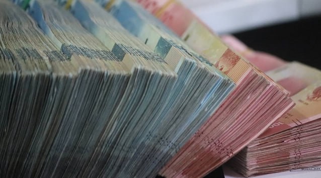 Сотрудники МВД троекратно побили рекорд полковника Захарченко по взяткам. Два офицера скрылись с 5 миллиардами рублей