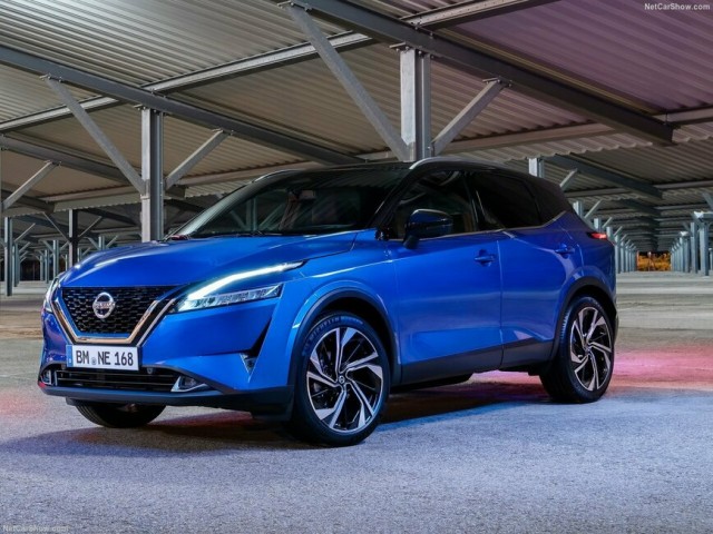 У российских дилеров обнаружились огромные запасы японских кроссоверов Nissan и Mitsubishi ценой 2,6-2,8 млн рублей