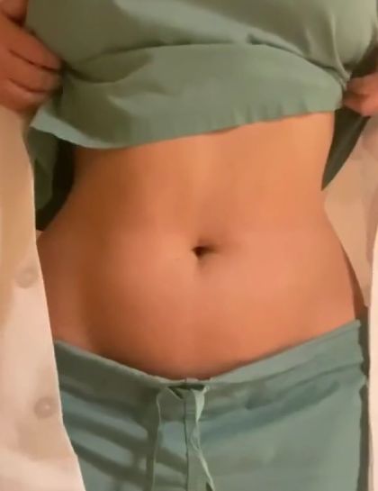 Лежишь такой в больничке, а тут медсестричка искренне желает тебе скорейшего выздоровления...)