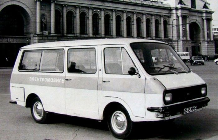 Как в СССР начали выпускать электрокары задолго до Tesla