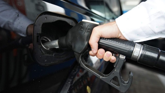 В Госдуме предложили ввести квоты на бензин.