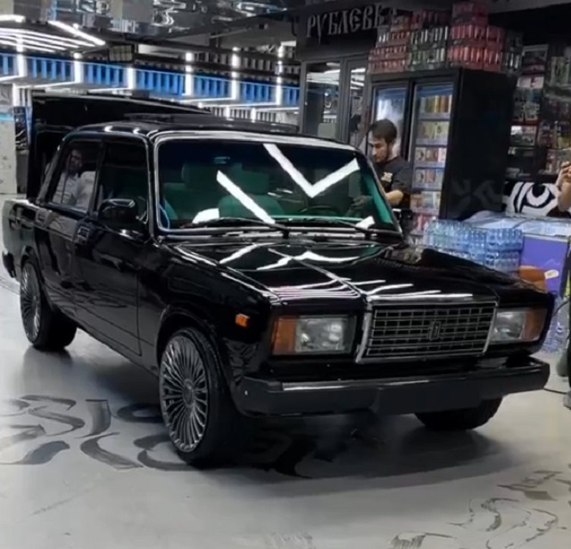 "Прокачка авто" по-узбекски: крутой тюнинг для ВАЗ-2107