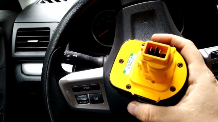 Как правильно прикурить автомобиль с помощью шуруповерта