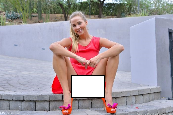 Самые откровенные засветы девушек и женщин