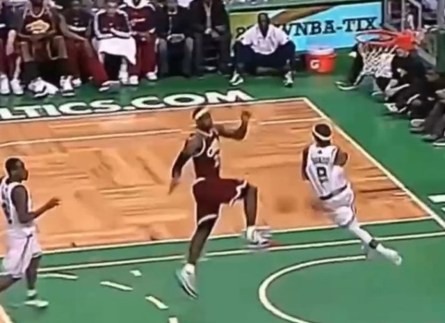 Баскетбольная магия от Рэджона Рондо — просто смотри и влюбляйся