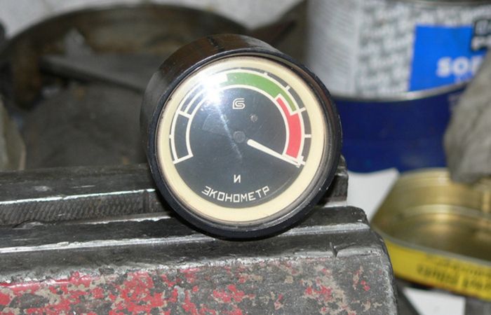 "Эконометр" в ВАЗ-2107: что это было за устройство?