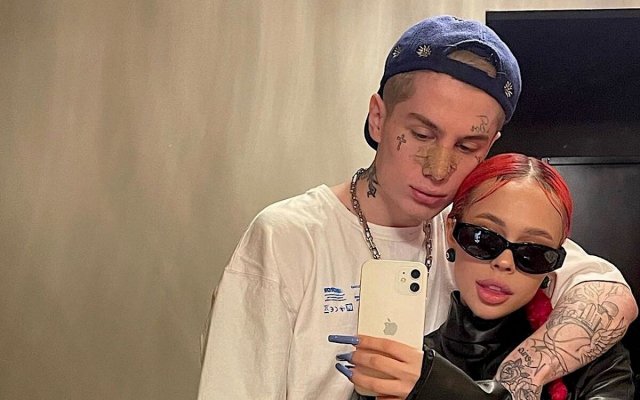 "Муж купил": супруг Инстасамки рэпер Маникен купил себе "Феррари" за 25 миллионов