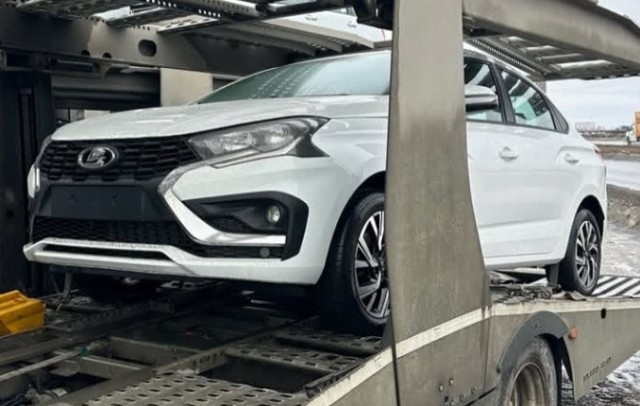 АвтоВАЗ выпустил первую серию автомобилей LADA Iskra