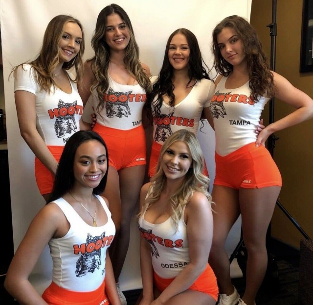 Компания Hooters объявила о своём банкротстве