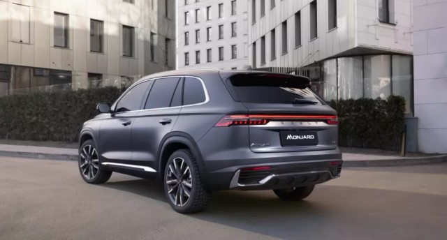 Российские дилеры распродают автомобили Geely с большими скидками: Monjaro — до 1,2 млн рублей, а Atlas и Okavango — до 1 млн рублей. Запасы китайских автомобилей в России достигли рекорда