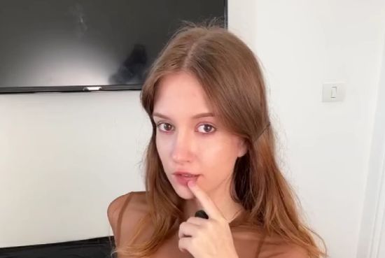 Как относитесь к наколкам на теле девушки?