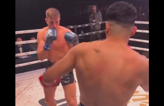 Убедительно одержал победу над противником