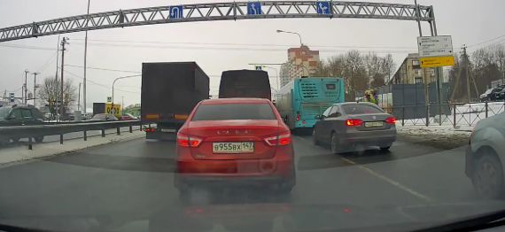 "Я всё время тут прямо езжу..."