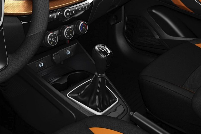 АвтоВАЗ объявил о начале продаж Lada Vesta с 6-ступенчатой механической трансмиссией