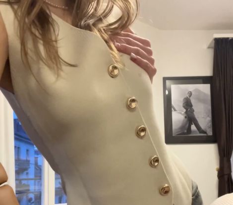 Разделась⁠⁠