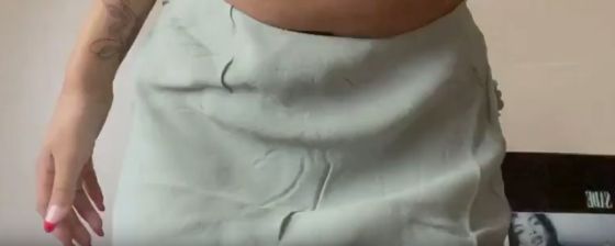 Хвастается