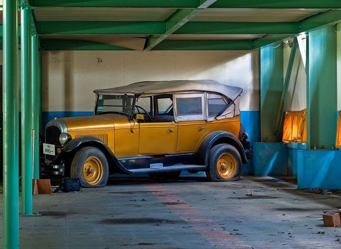 Экскурсия по заброшенному автомобильному музею в Японии