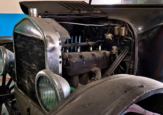 Экскурсия по заброшенному автомобильному музею в Японии