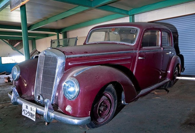 Экскурсия по заброшенному автомобильному музею в Японии