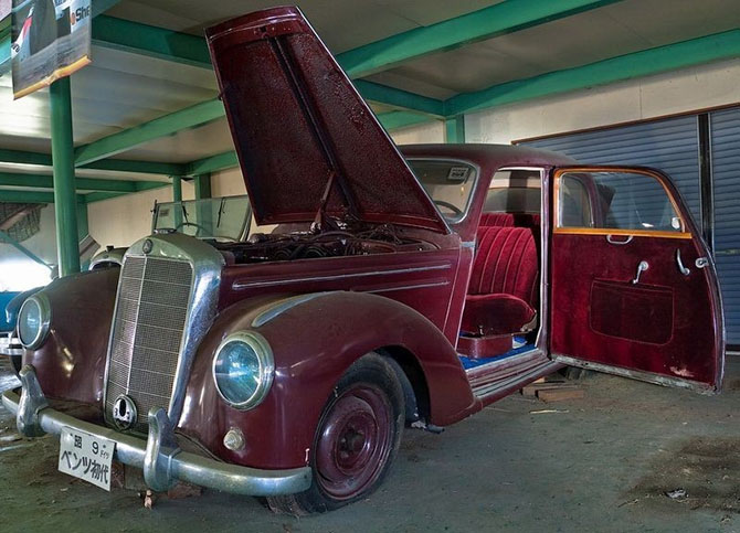 Экскурсия по заброшенному автомобильному музею в Японии