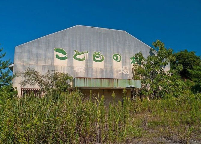 Экскурсия по заброшенному автомобильному музею в Японии