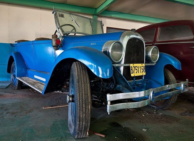 Экскурсия по заброшенному автомобильному музею в Японии