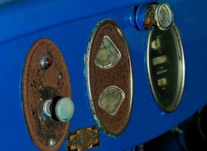 Экскурсия по заброшенному автомобильному музею в Японии