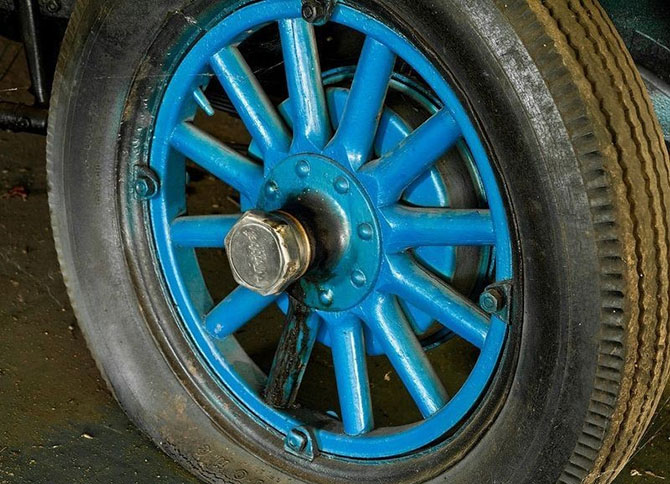 Экскурсия по заброшенному автомобильному музею в Японии