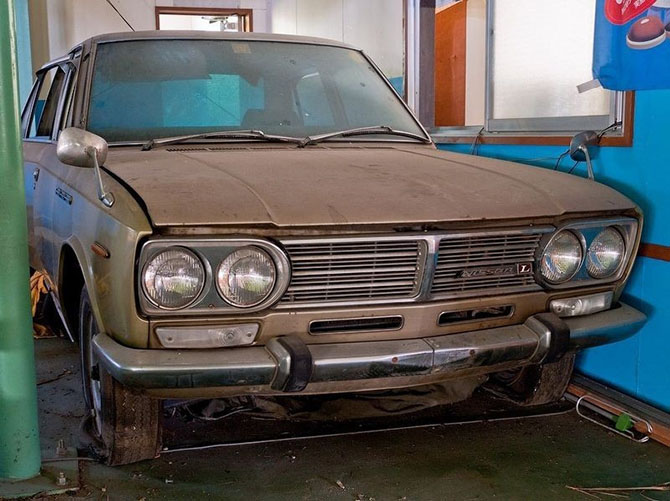 Экскурсия по заброшенному автомобильному музею в Японии