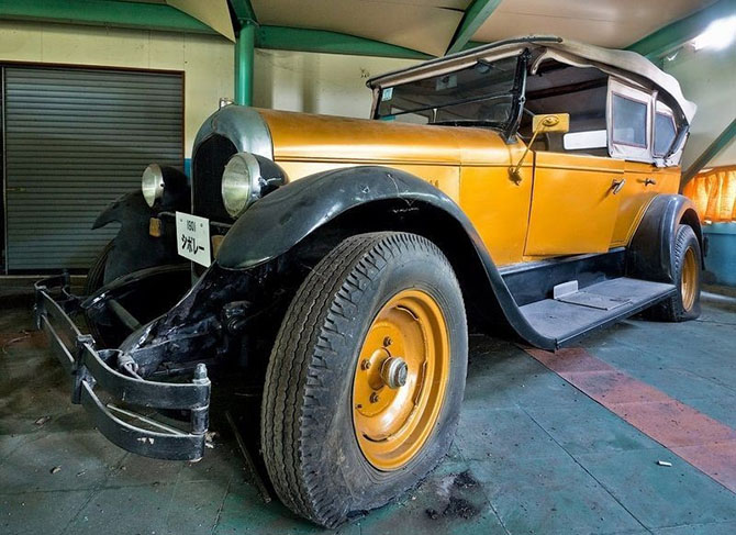 Экскурсия по заброшенному автомобильному музею в Японии