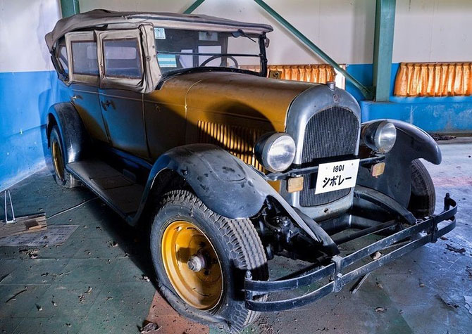 Экскурсия по заброшенному автомобильному музею в Японии