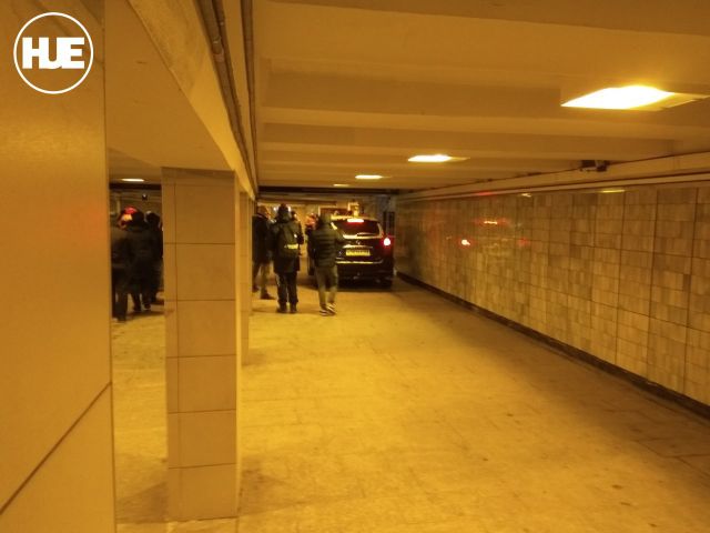 Джип в подземном переходе