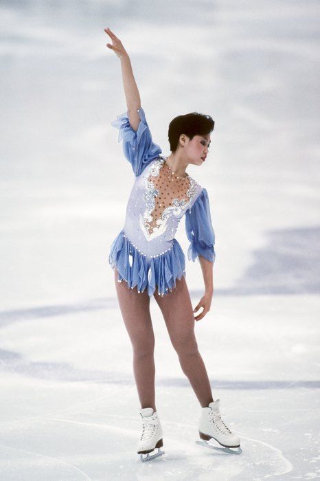 Костюмы фигуристок сквозь года: как менялся образ за последние 100 лет