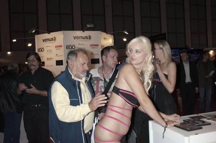 Забавные девушки