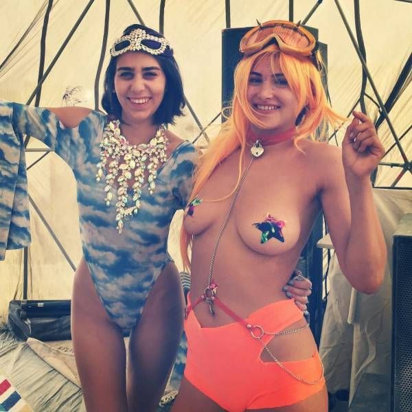 Забавные девушки