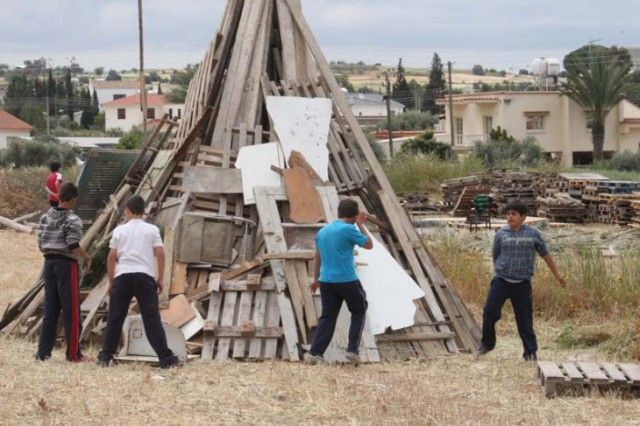 Необычные пасхальные традиции (10 фото)