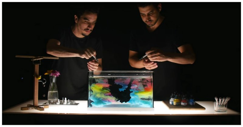 Завораживающее видео о движении красок в воде