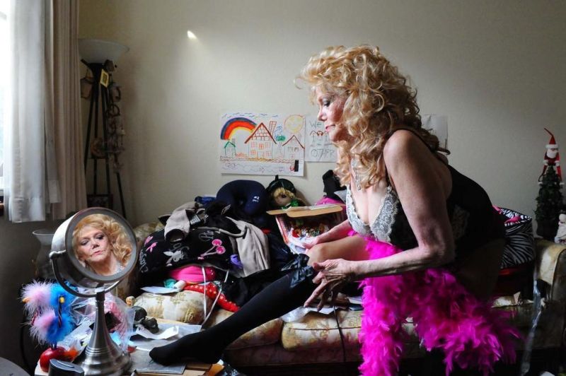 Стриптизерши на пенсии в объективе Мари Баронет