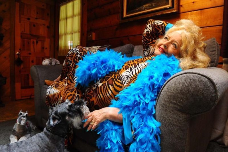 Стриптизерши на пенсии в объективе Мари Баронет