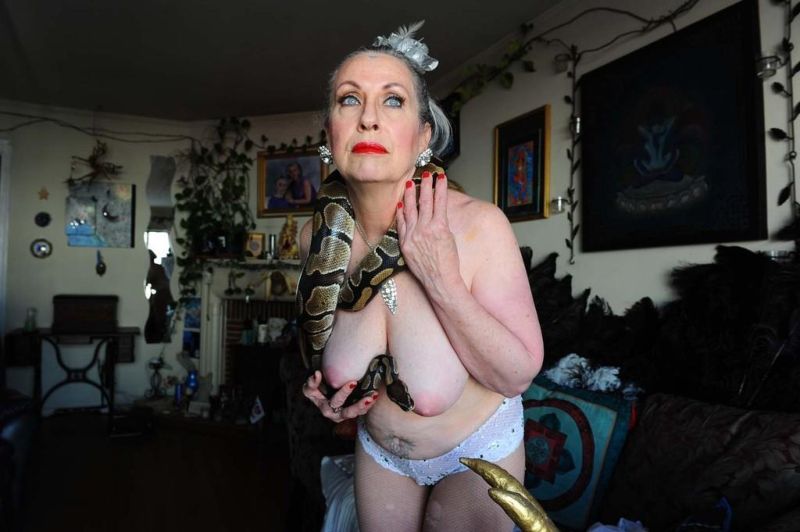 Стриптизерши на пенсии в объективе Мари Баронет