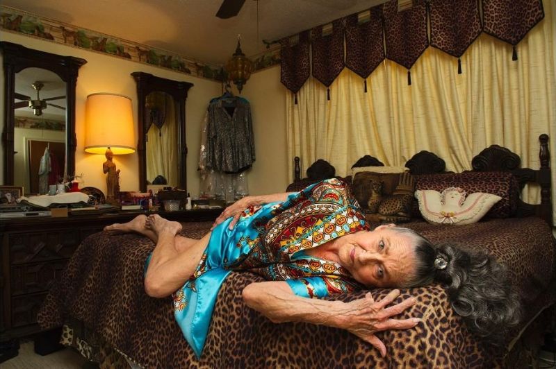 Стриптизерши на пенсии в объективе Мари Баронет