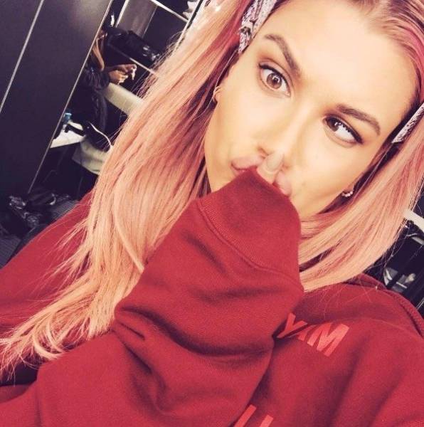 Девушки дурачатся