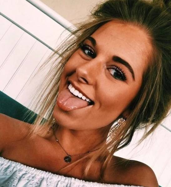 Девушки дурачатся