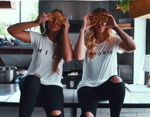 Девушки дурачатся