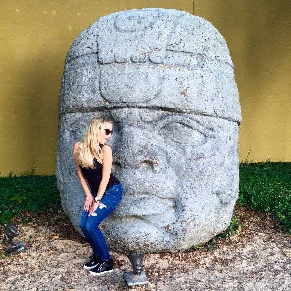 Девушки дурачатся