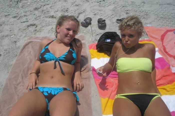 Милые девушки в бикини